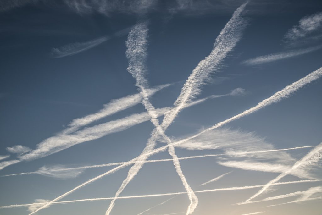 Traces of planes in the sky